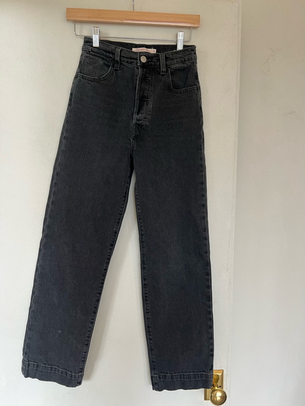 Levi's Black Cropped Straight Jeans